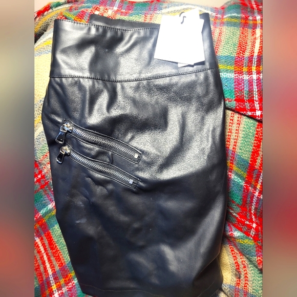 XL Revamped Faux Leather Skirt - Picture 6 of 7